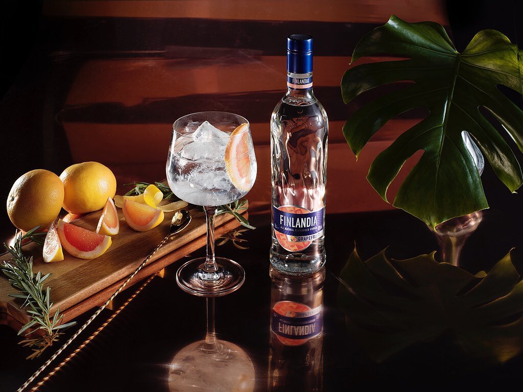 ️️Cоздайте простой и свежий коктейль на основе Finlandia Grapefruit – Fin Tonic.